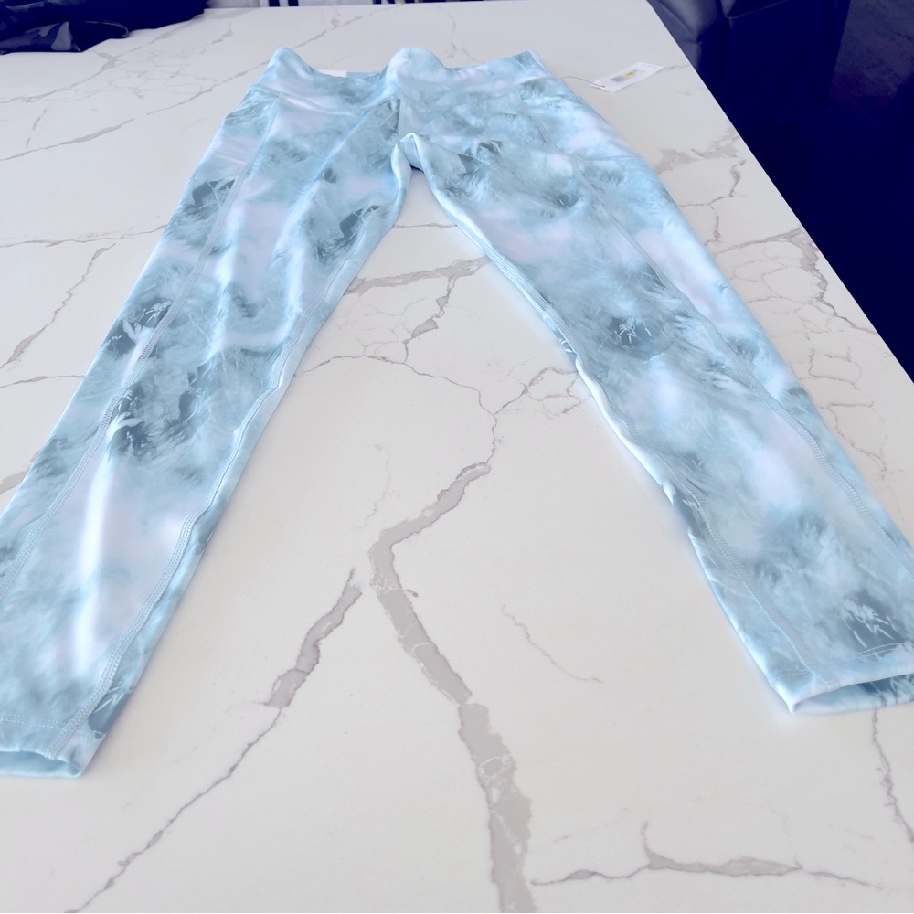 Women’s Calvin Klein Leggings size Medium in Blue/White Ombré. NWT.